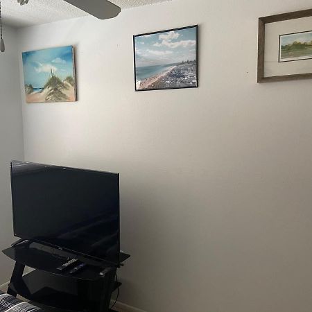 Private Room In A 2 Bedroom 1 Bathroom Shared With Host, On The Beach, Surrounded By Resorts, Only 2 People Max Сейнт Пийт Бийч Екстериор снимка