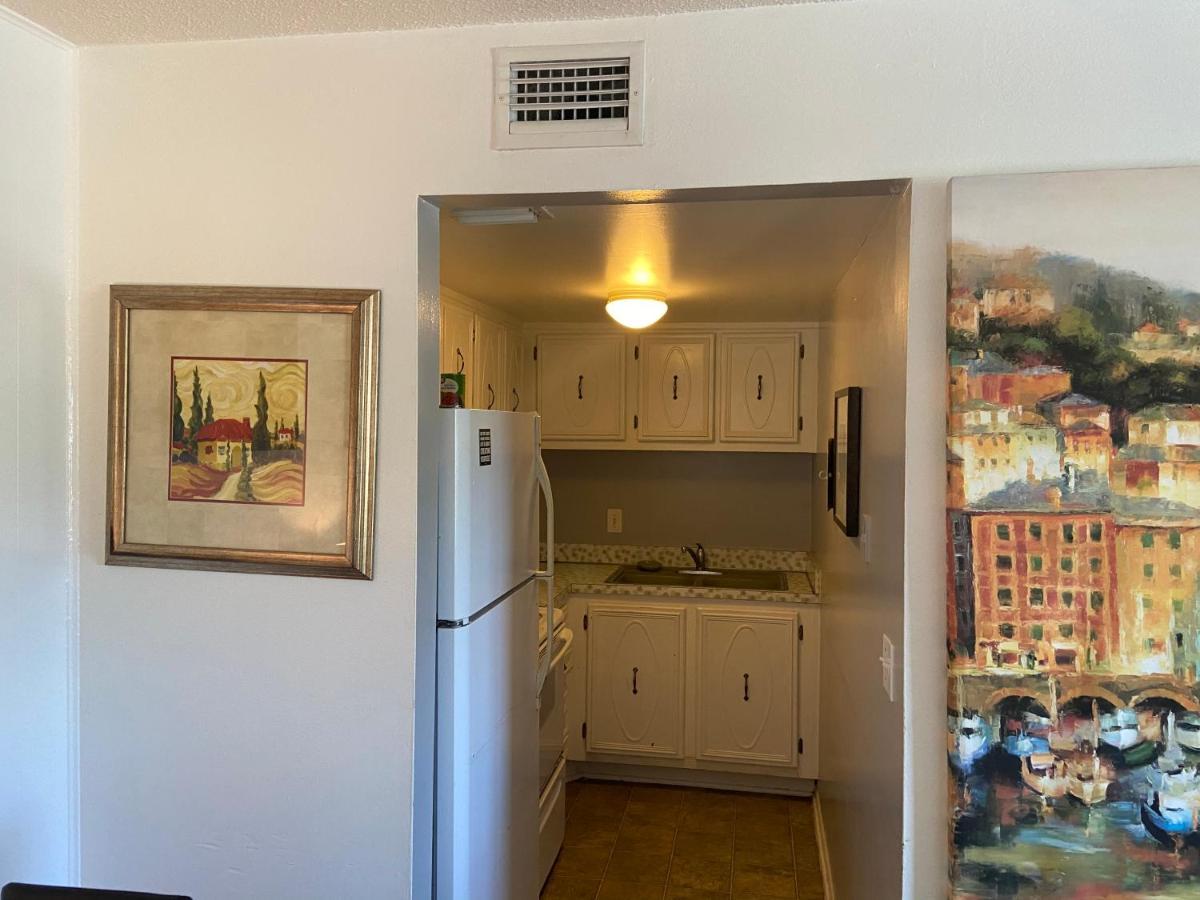 Private Room In A 2 Bedroom 1 Bathroom Shared With Host, On The Beach, Surrounded By Resorts, Only 2 People Max Сейнт Пийт Бийч Екстериор снимка